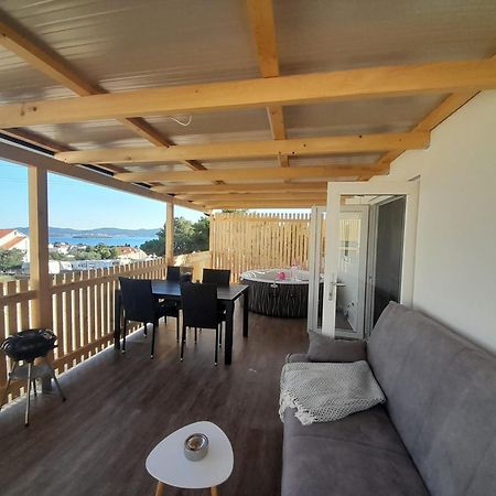 Ferienwohnung Tiny House Lily With Jacuzzi Sveti Filip i Jakov Exterior foto