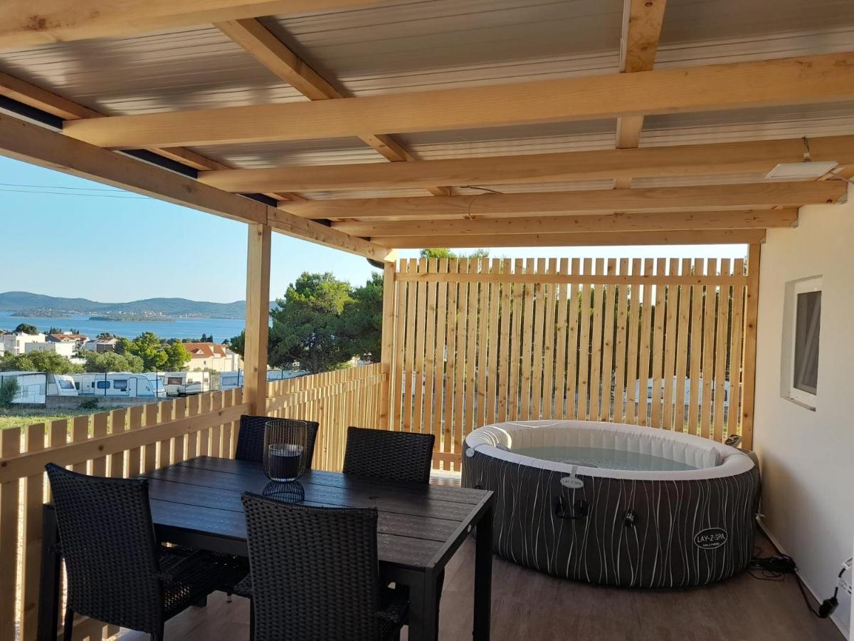 Ferienwohnung Tiny House Lily With Jacuzzi Sveti Filip i Jakov Exterior foto