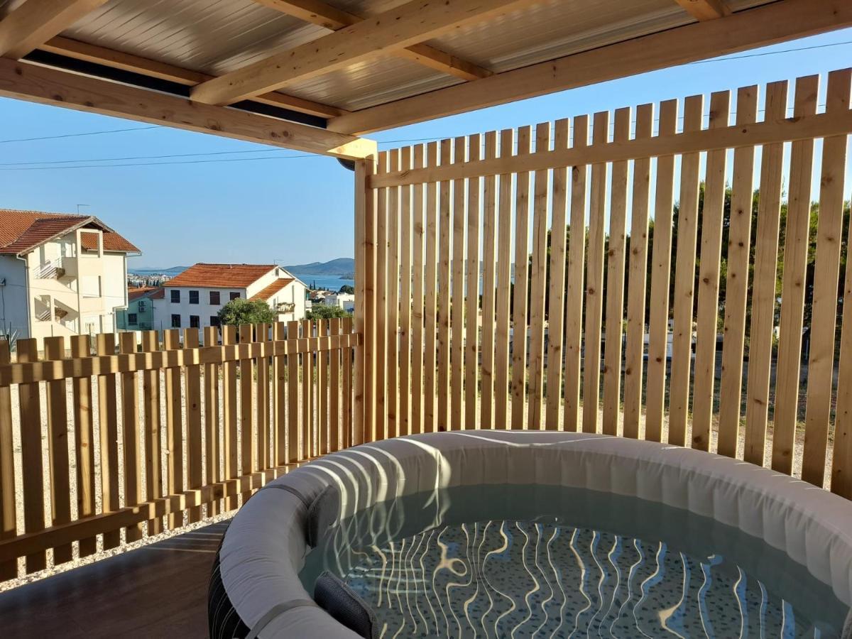 Ferienwohnung Tiny House Lily With Jacuzzi Sveti Filip i Jakov Exterior foto