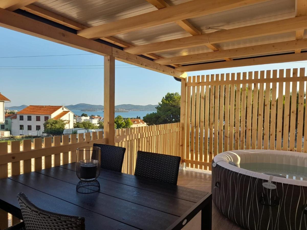 Ferienwohnung Tiny House Lily With Jacuzzi Sveti Filip i Jakov Exterior foto
