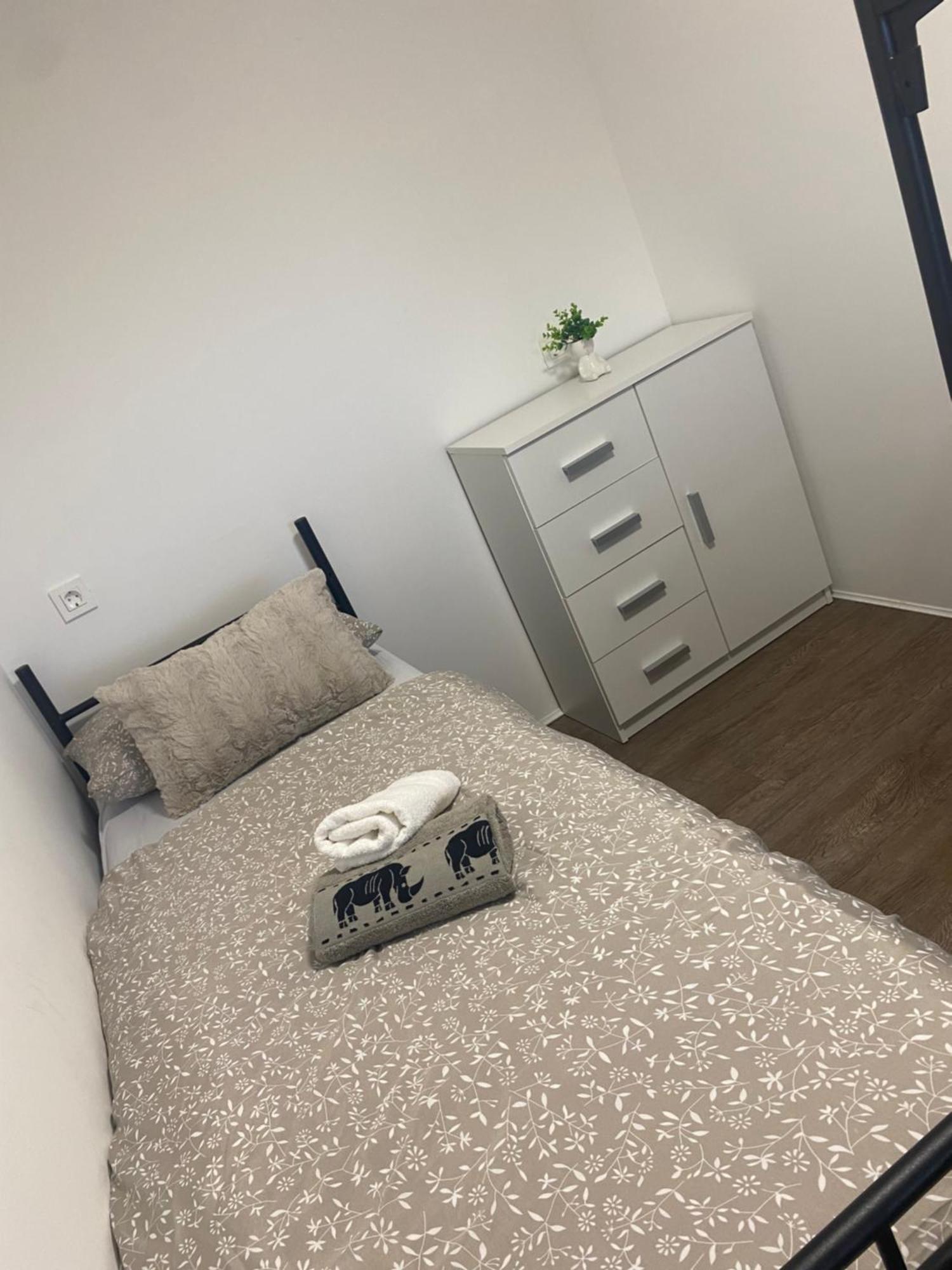 Ferienwohnung Tiny House Lily With Jacuzzi Sveti Filip i Jakov Exterior foto