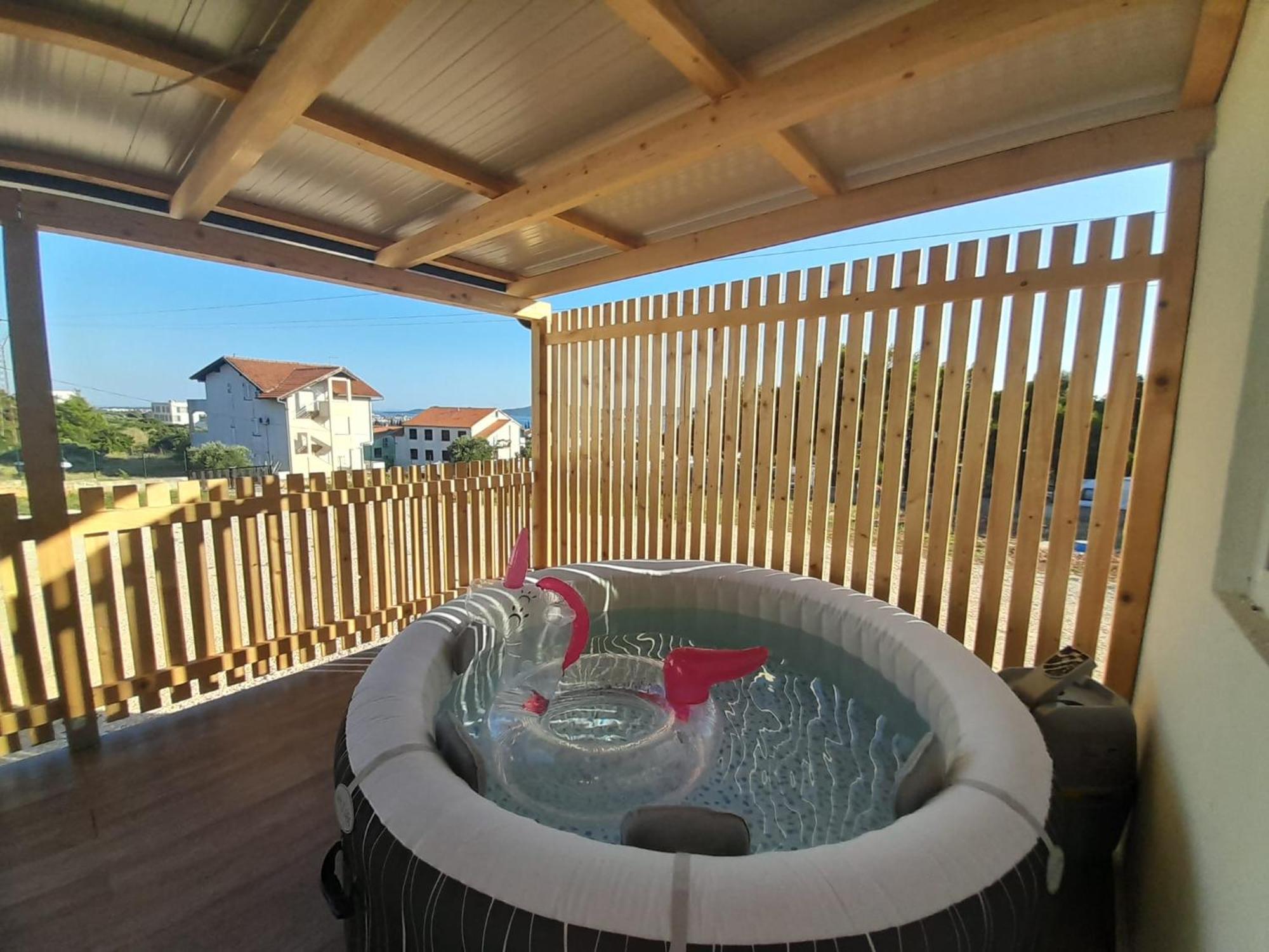 Ferienwohnung Tiny House Lily With Jacuzzi Sveti Filip i Jakov Exterior foto