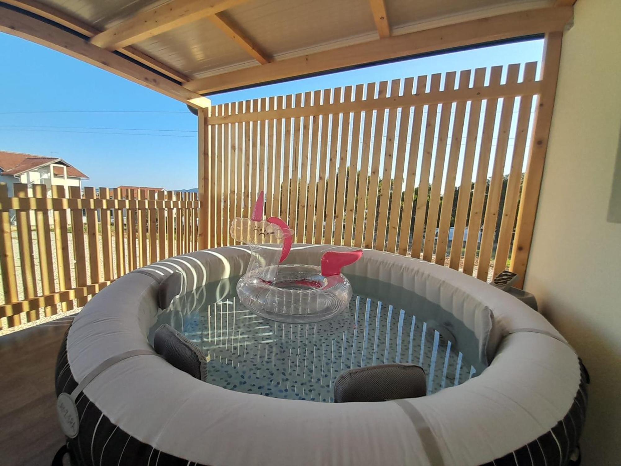 Ferienwohnung Tiny House Lily With Jacuzzi Sveti Filip i Jakov Exterior foto